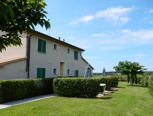 agriturismo-campallegro-cecina-appartementen-achterzijde.jpg
