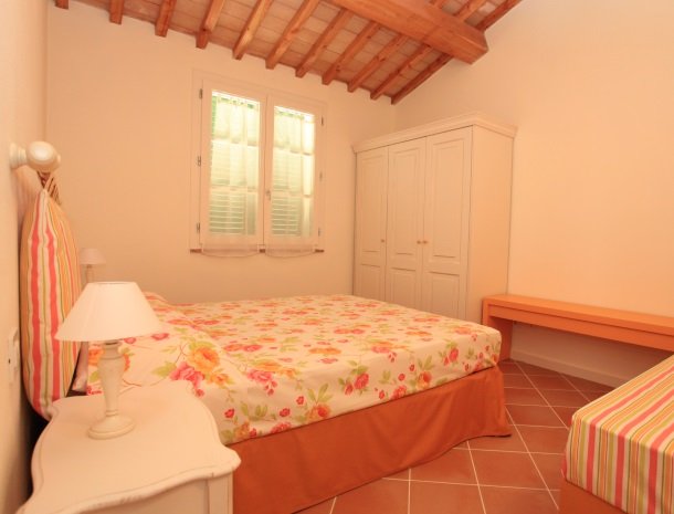 agriturismo-campallegro-cecina-appartement-arancio-slaapkamer.jpg