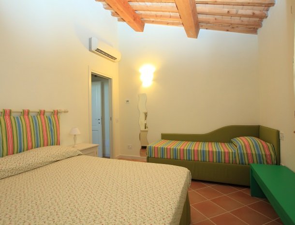 agriturismo-campallegro-cecina-appartement-smeraldo-slaapkamer.jpg
