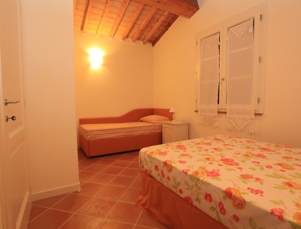 agriturismo-campallegro-cecina-appartement-ilgirasole-slaapkamer.jpg