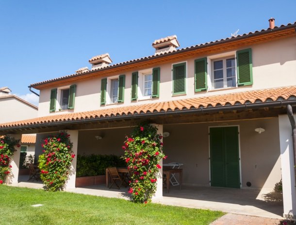 agriturismo-campallegro-cecina-huis-appartementen-terras.jpg