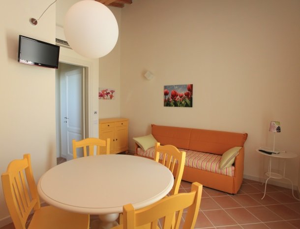 agriturismo-campallegro-cecina-appartement-ilgirasole-woonkamer.jpg