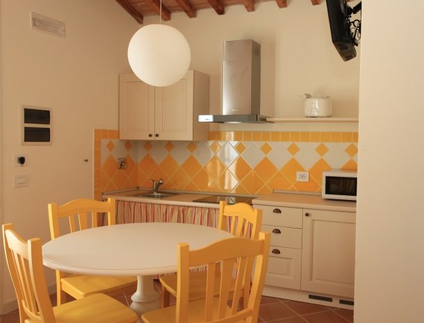 agriturismo-campallegro-cecina-appartement-ilgirasole-keuken.jpg