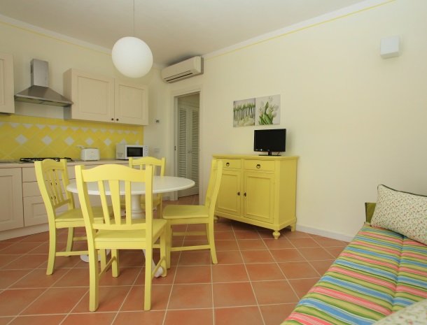 agriturismo-campallegro-cecina-appartement-laginestra-keuken.jpg