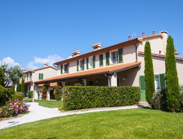 agriturismo-campallegro-cecina-voorkant-appartementen.jpg
