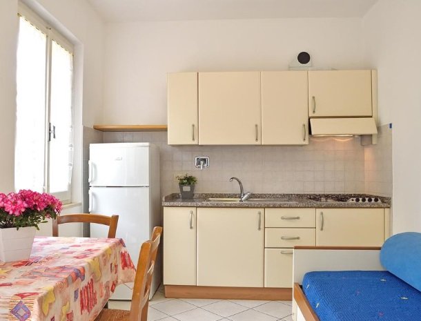 residence-minihotel-lacona-appartementen-keuken.jpg