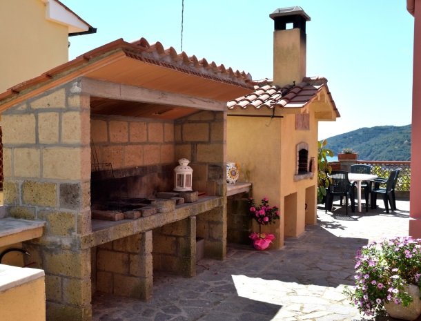 residence-minihotel-lacona-appartementen-barbecue.jpg