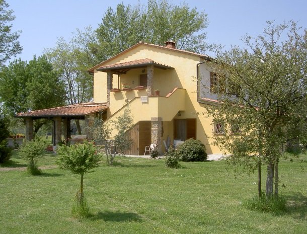 agrisantanna-appartementen-toscane-zijkant-verde.jpg
