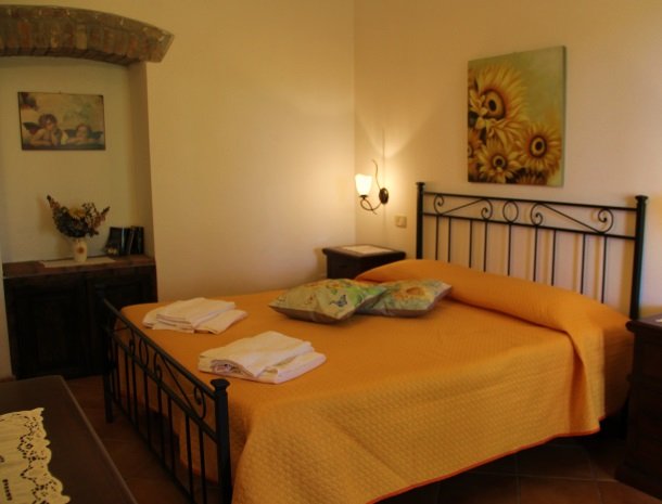 agrisantanna-appartementen-toscane-slaapkamer-giallo.jpg