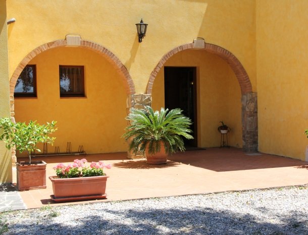 agrisantanna-appartementen-toscane-ingang-restaurant.jpg