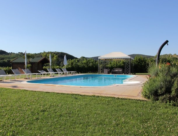 agrisantanna-appartementen-toscane-zwembad.jpg