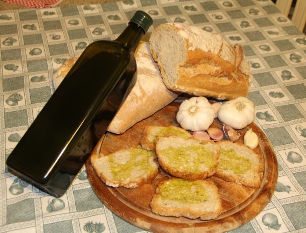 agrisantanna-appartementen-toscane-olijfolie-brood.jpg
