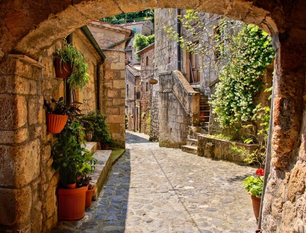 sorano-doorkijkje-toscane.jpg