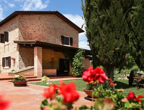 agriturismo-podere-santa-croce-toscane-bloemen.jpg