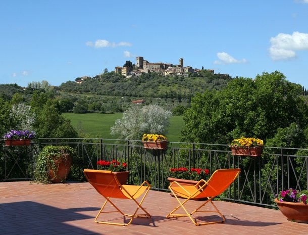 agriturismo-podere-santa-croce-toscane-uitzicht-montemerano.jpg