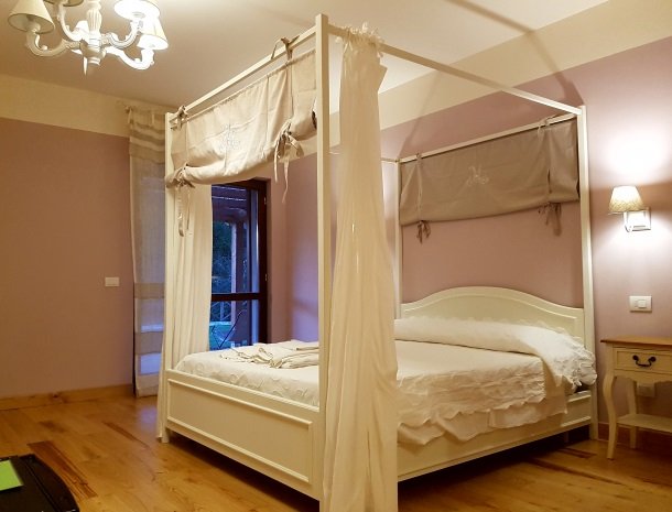 agriturismo-podere-santa-croce-toscane-kamer-superior-hemelbed.jpg