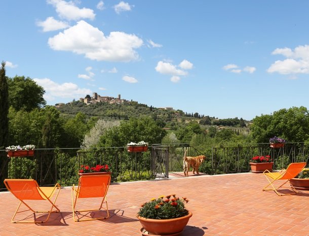 agriturismo-podere-santa-croce-toscane-terras-hond.jpg