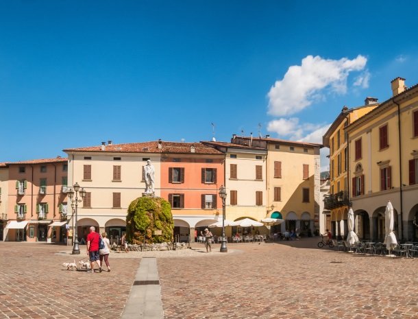 iseo-piazza-garibaldi.jpg