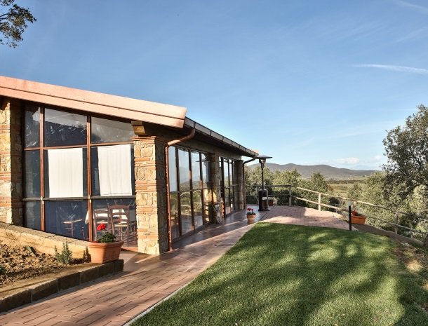 agriturismo-casetta-di-valentina-castiglione-della-pescaia-restaurant-terras.jpg