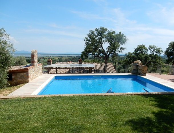 agriturismo-casetta-di-valentina-castiglione-della-pescaia-zwembad-uitzicht.jpg