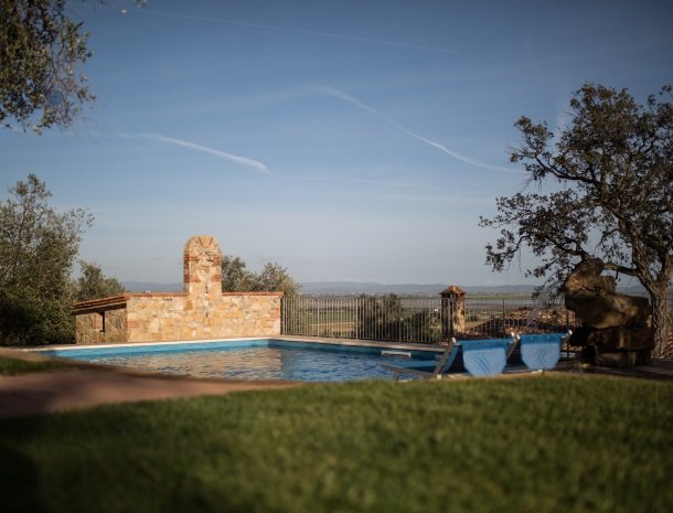 agriturismo-casetta-di-valentina-castiglione-della-pescaia-zwembad-zonsondergang.jpg