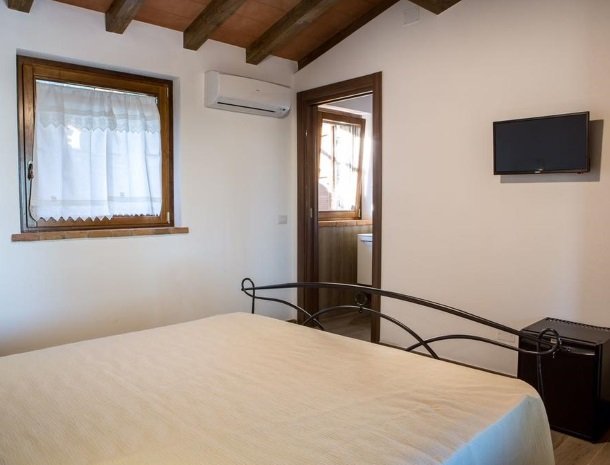 agriturismo-casetta-di-valentina-castiglione-della-pescaia-kamer-tv.jpg