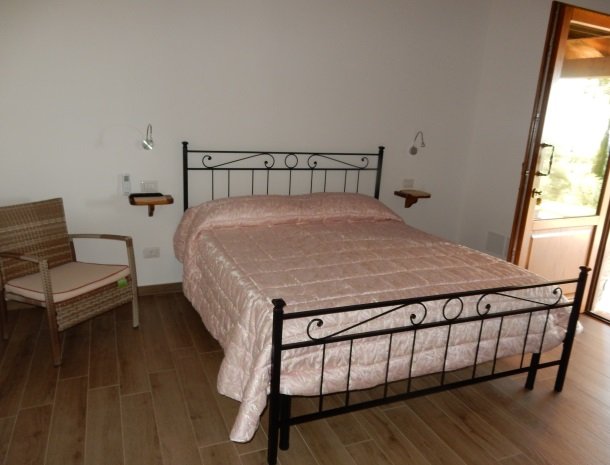 agriturismo-casetta-di-valentina-castiglione-della-pescaia-kamer-bed.jpg