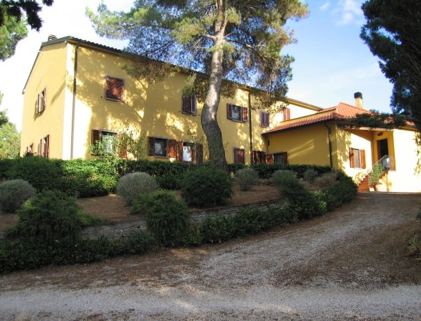 agriturismo-il-ghiaccio-suvereto-achterkant.jpg