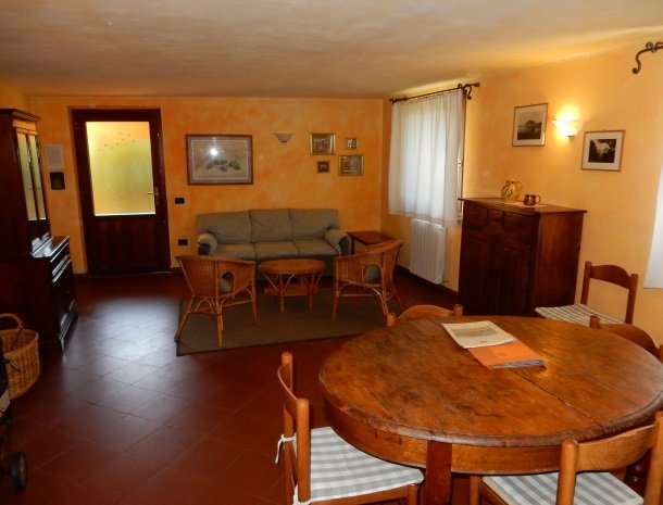 agriturismo-il-ghiaccio-suvereto-appartement-woonkamer.jpg