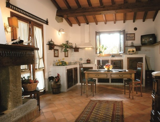 agriturismo-la-rombaia-castiglione-della-pescaia-appartement-casa-di-caccia-keuken.jpg