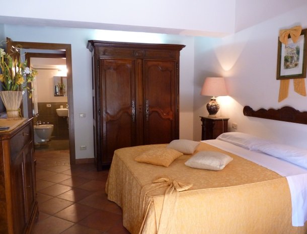 agriturismo-la-rombaia-castiglione-della-pescaia-appartement-pesa-slaapkamer.jpg