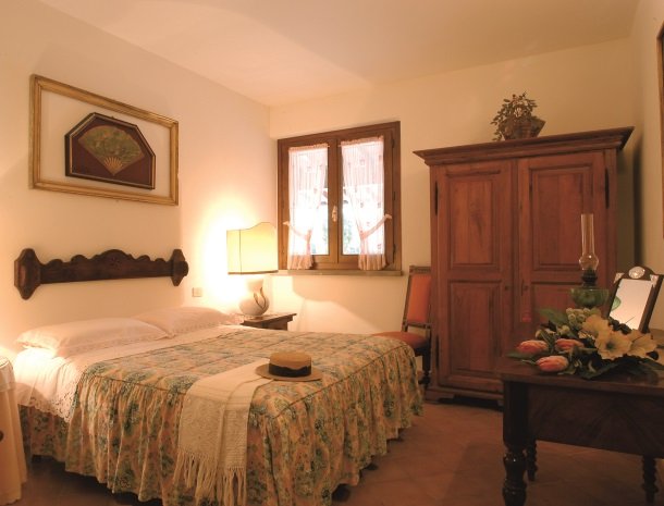 agriturismo-la-rombaia-castiglione-della-pescaia-appartement-frantoio-slaapkamer.jpg