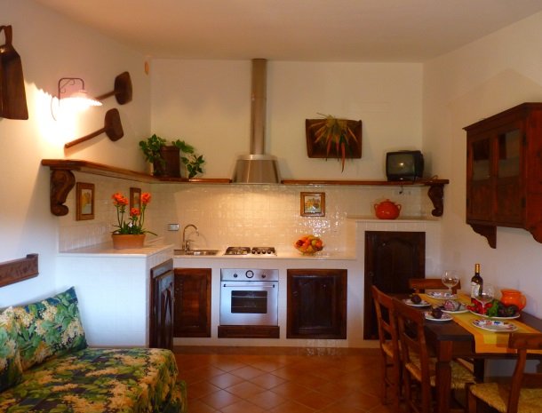 agriturismo-la-rombaia-castiglione-della-pescaia-appartement-mulino-keuken.jpg