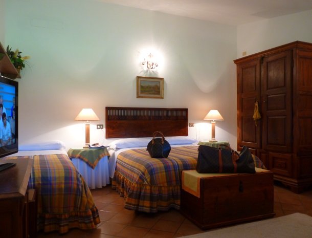 agriturismo-la-rombaia-castiglione-della-pescaia-appartement-mulino-slaapkamer.jpg