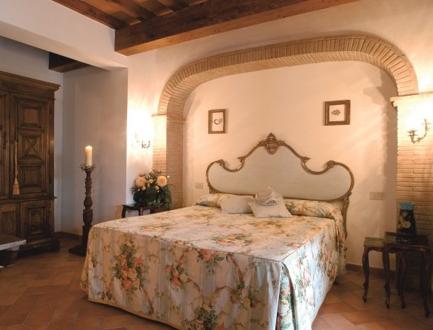 agriturismo-la-rombaia-castiglione-della-pescaia-appartement-reale-slaapkamer.jpg