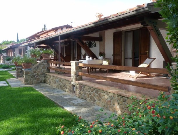 agriturismo-la-rombaia-castiglione-della-pescaia-appartement-cuccia-terras.jpg