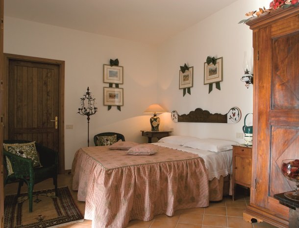 agriturismo-la-rombaia-castiglione-della-pescaia-appartement-cuccia-slaapkamer.jpg