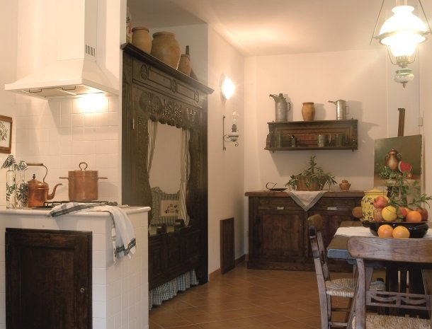 agriturismo-la-rombaia-castiglione-della-pescaia-appartement-frantoio-keuken.jpg