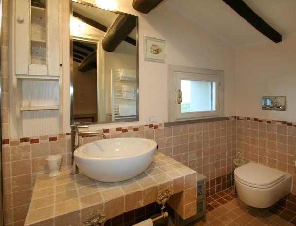 agriturismo-la-cianella-maremma-badkamer.jpg