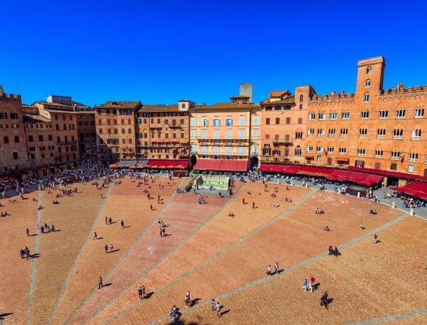 siena piazza campo toscane.jpg