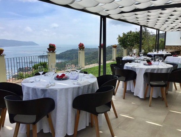 relais-le-ville-ligurie-la-spezia-restaurant-tafels.jpg