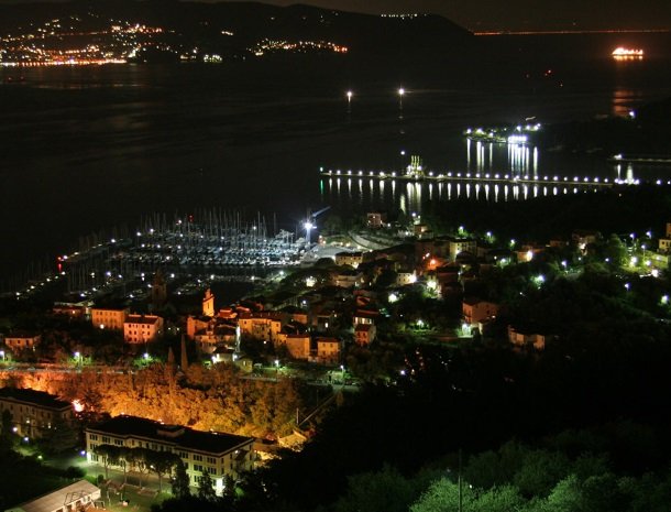 relais-le-ville-ligurie-la-spezia-uitzicht-avond.jpg