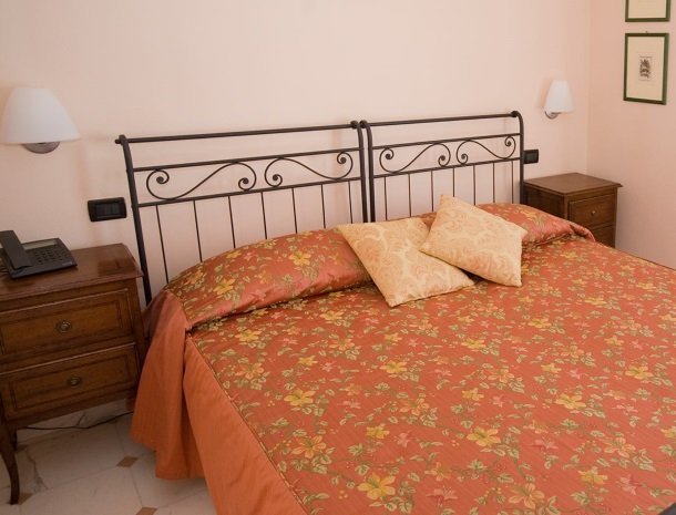 relais-le-ville-ligurie-la-spezia-slaapkamer-manarola.jpg