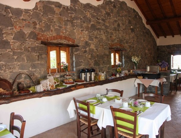 agriturismo-galea-riposto-sicilie-ontbijtbuffet-restaurant.jpg