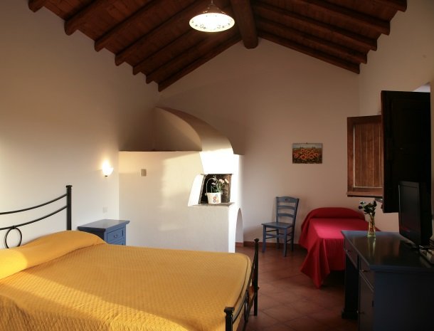 agriturismo-galea-riposto-sicilie-slaapkamer.jpg