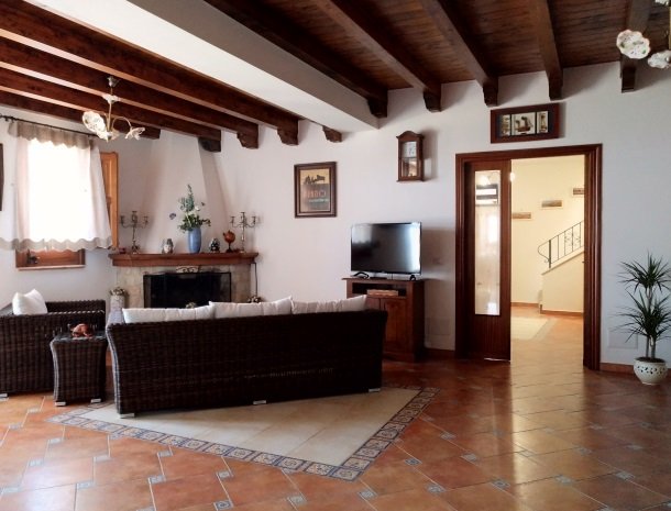 agriturismo-le-campanelle-lascari-sicilie-lounge.jpg