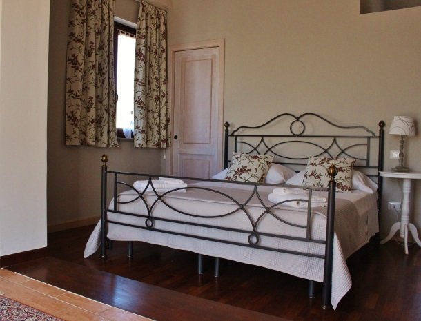 tenuta-edone-sicilie-agriturismo-slaapkamer.jpg