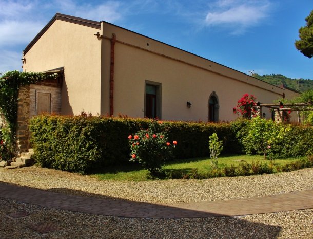 tenuta-edone-sicilie-agriturismo-achterkant.jpg