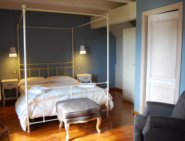 tenuta-edone-sicilie-agriturismo-slaapkamer-bed.jpg