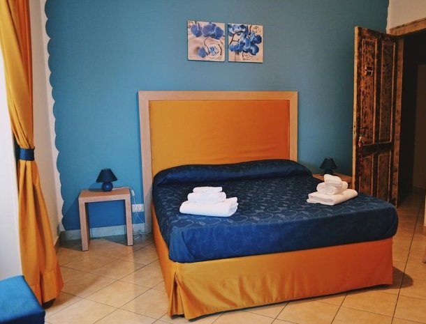 bed-and-breakfast-gafludi-cefalu-slaapkamer-bed.jpg